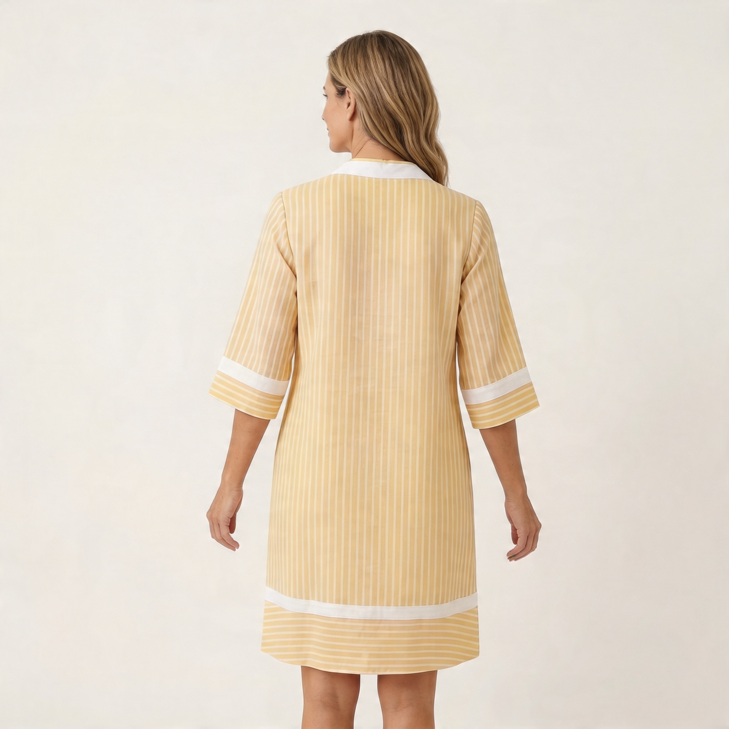 Sanina | Abito a righe con bordi a contrasto e scollo a V
