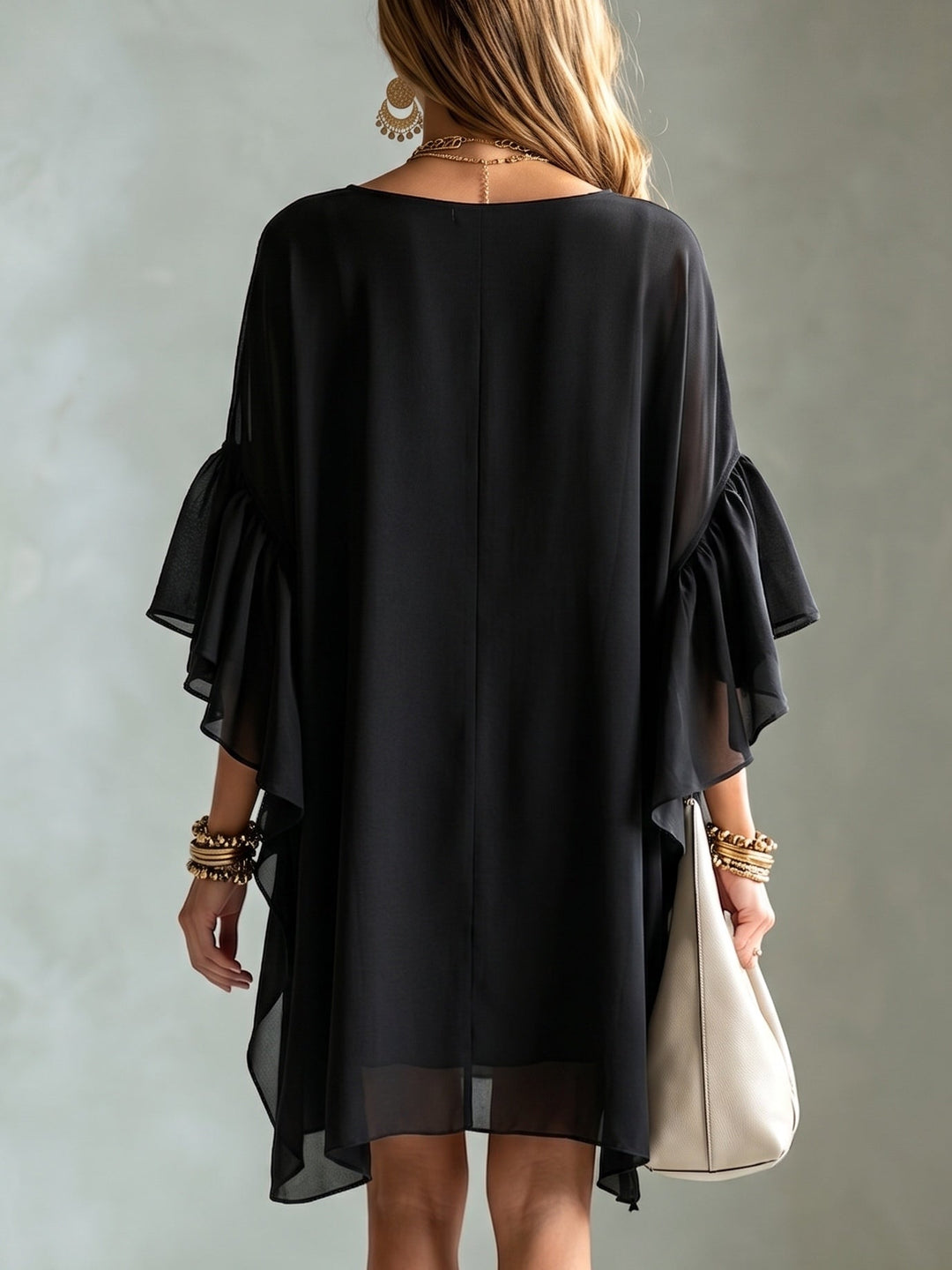Abito Mini in Chiffon Nero con Maniche a Volant e Silhouette Larga