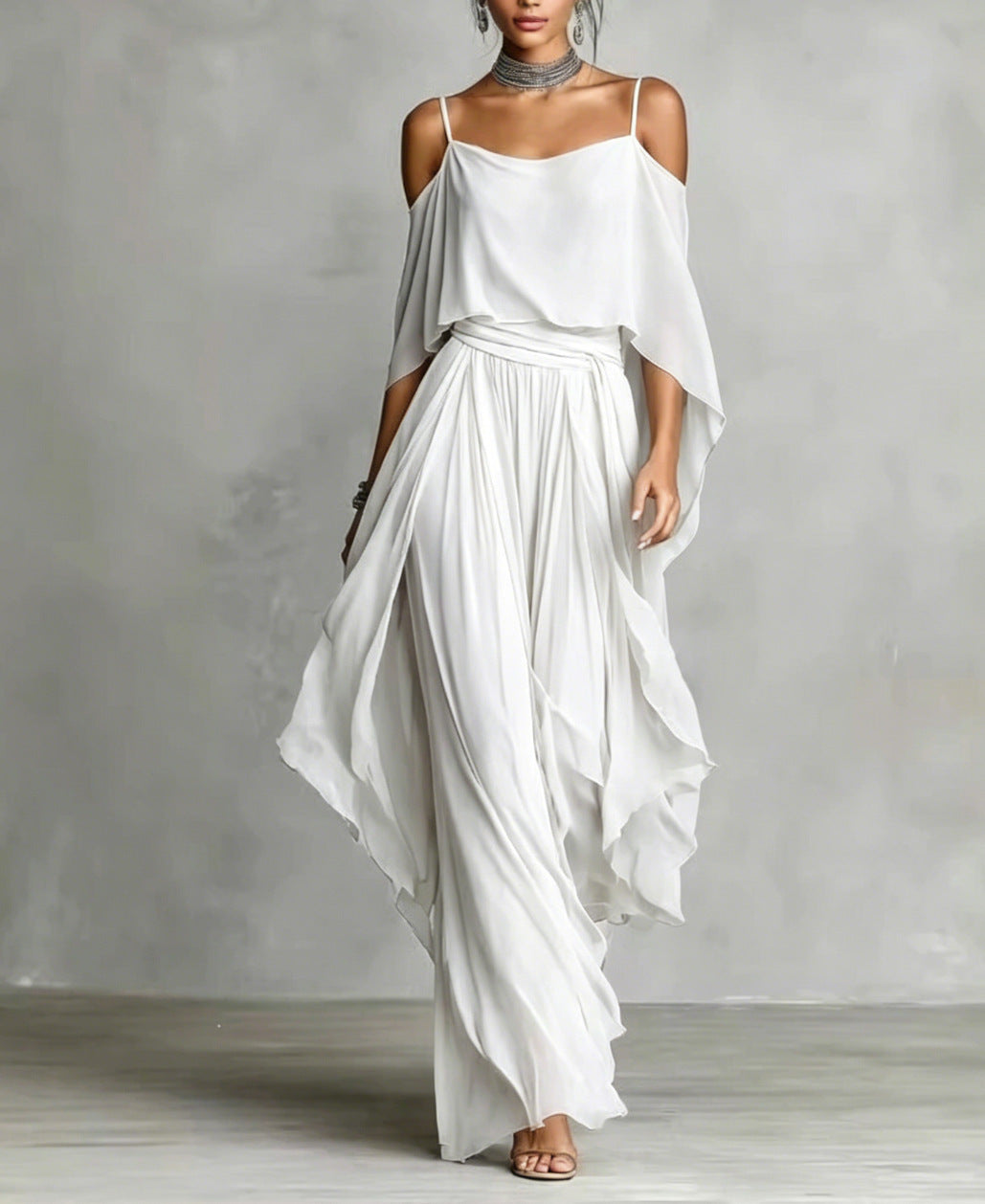 Set in chiffon grigio con canotta fluida e pantaloni a spalle scoperte