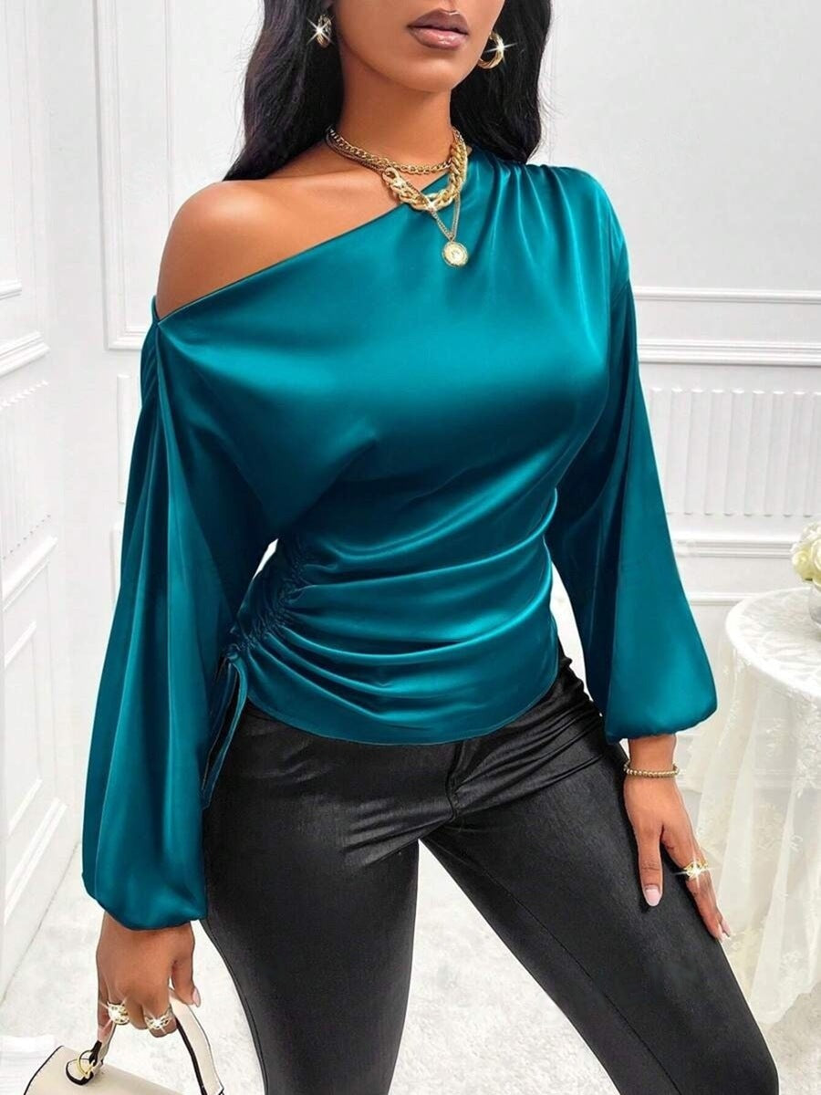 Blusa in raso asimmetrica a maniche lunghe da donna con colletto inclinato