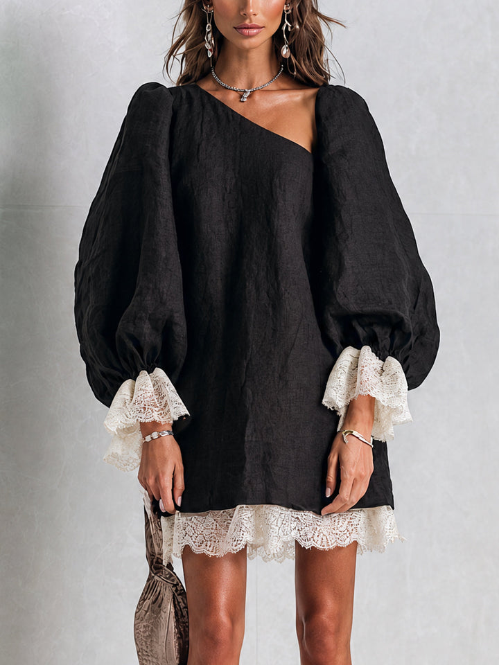 Abito Mini Asimmetrico Nero Con Bordo In Pizzo A Contrasto