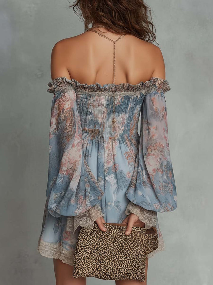Abito Mini in Chiffon Arricciato con Spalle Scoperte e Motivo Floreale Romantico