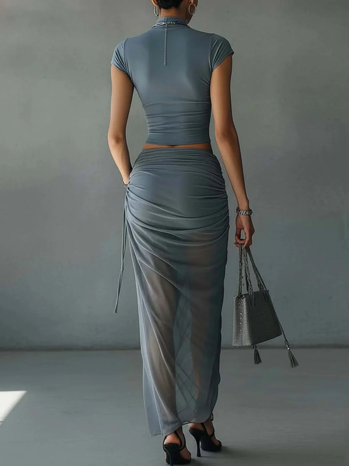 Alicia Completo con Top Corto Blu e Gonna Drappeggiata in Rete Semitrasparente