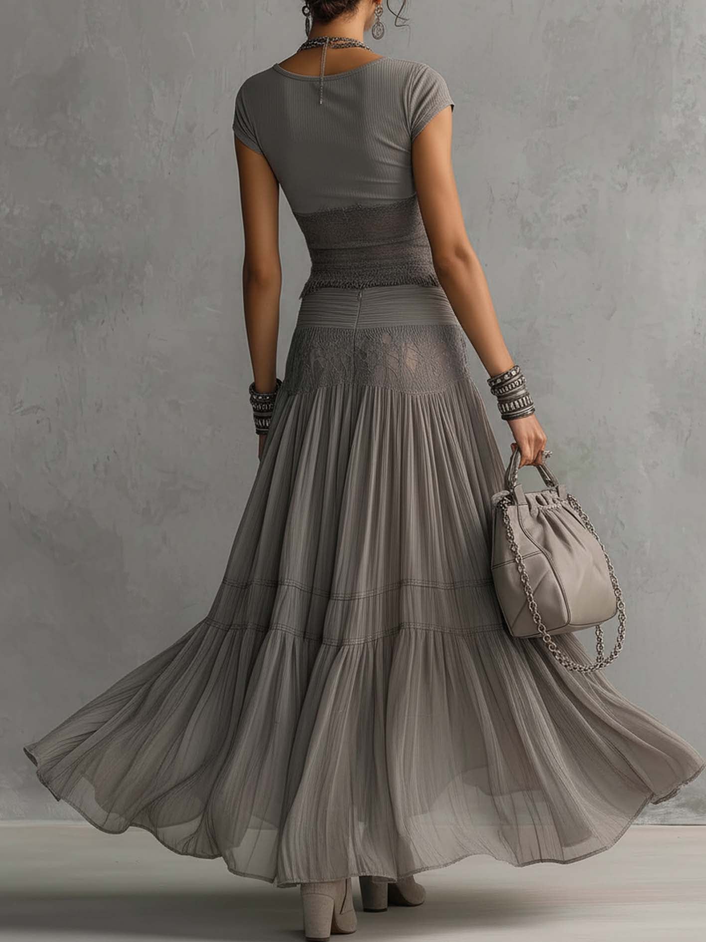 Set Top in Pizzo Grigio Trasparente e Gonna Maxi Plissettata