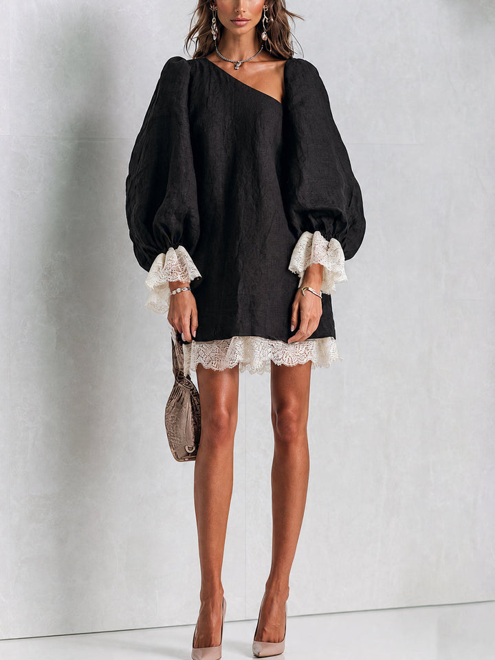 Abito Mini Asimmetrico Nero Con Bordo In Pizzo A Contrasto