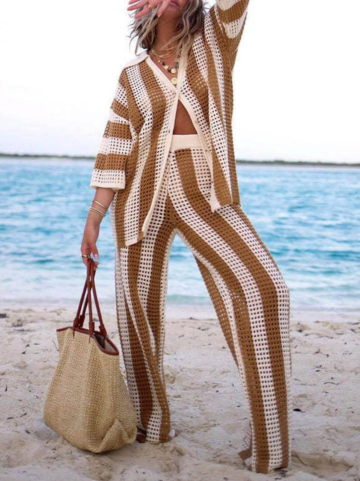 Set di pantaloni larghi con camicia a righe con scollatura a V