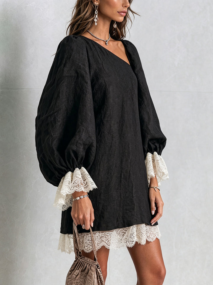 Abito Mini Asimmetrico Nero Con Bordo In Pizzo A Contrasto