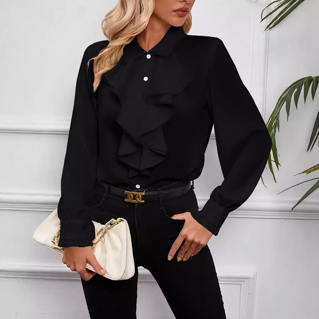 Camicia elegante con dettagli di design arricciati e a strati.