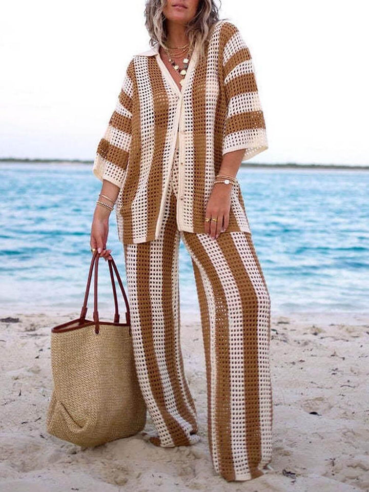 Set di pantaloni larghi con camicia a righe con scollatura a V