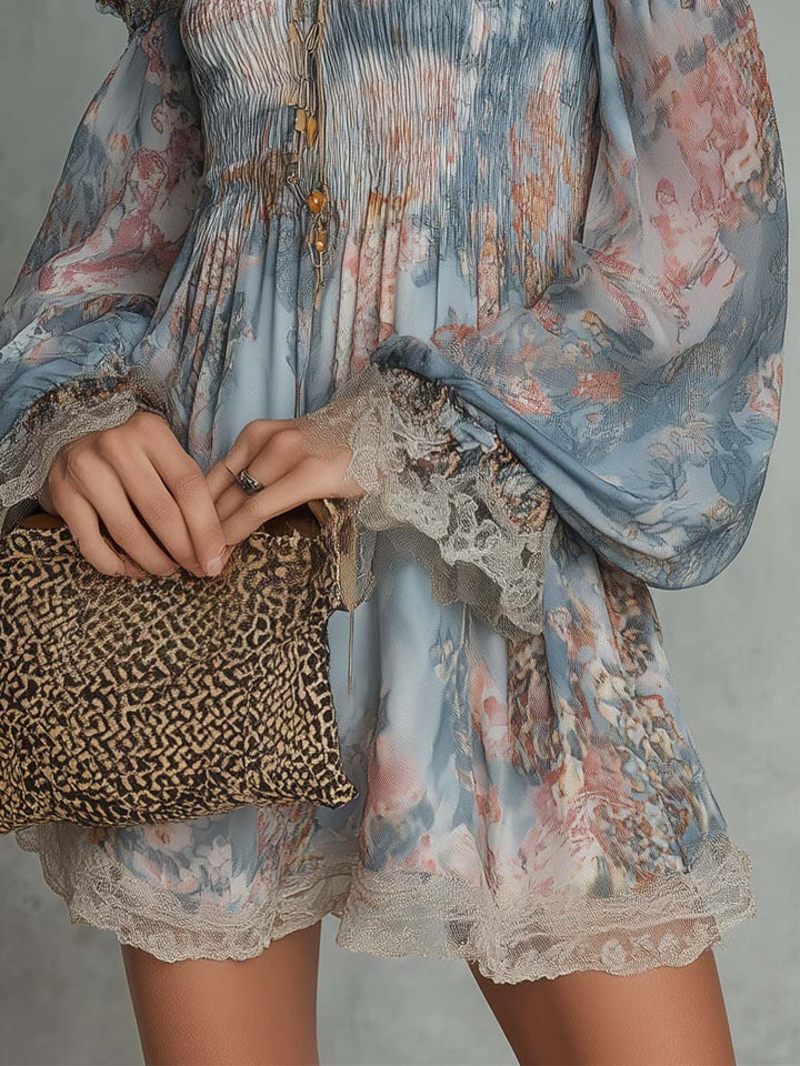 Abito Mini in Chiffon Arricciato con Spalle Scoperte e Motivo Floreale Romantico