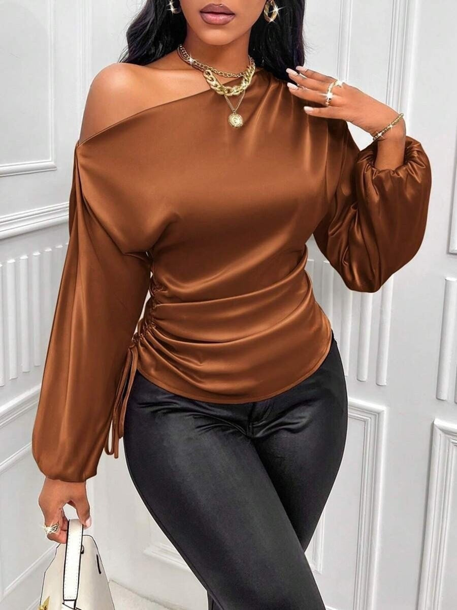 Blusa in raso asimmetrica a maniche lunghe da donna con colletto inclinato