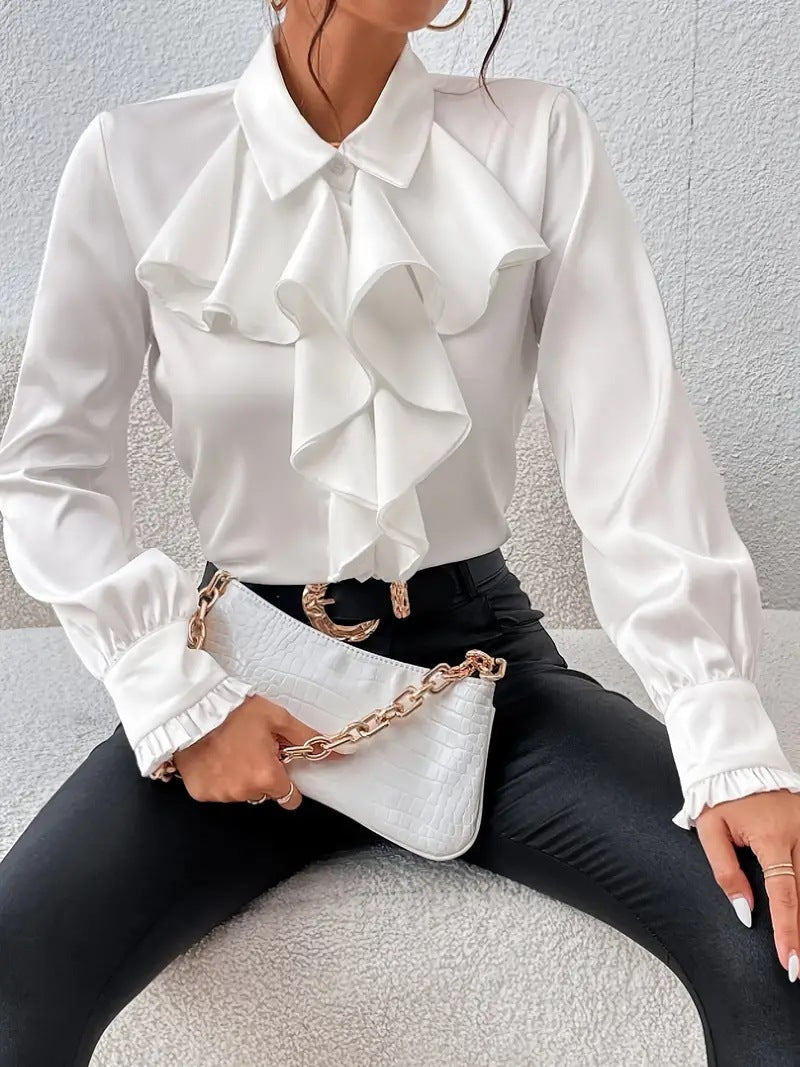 Camicia elegante con dettagli di design arricciati e a strati.