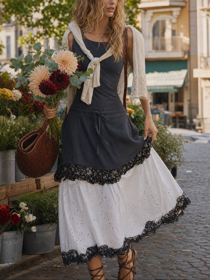 Abito maxi bohemien senza maniche con vita bassa e inserti in pizzo