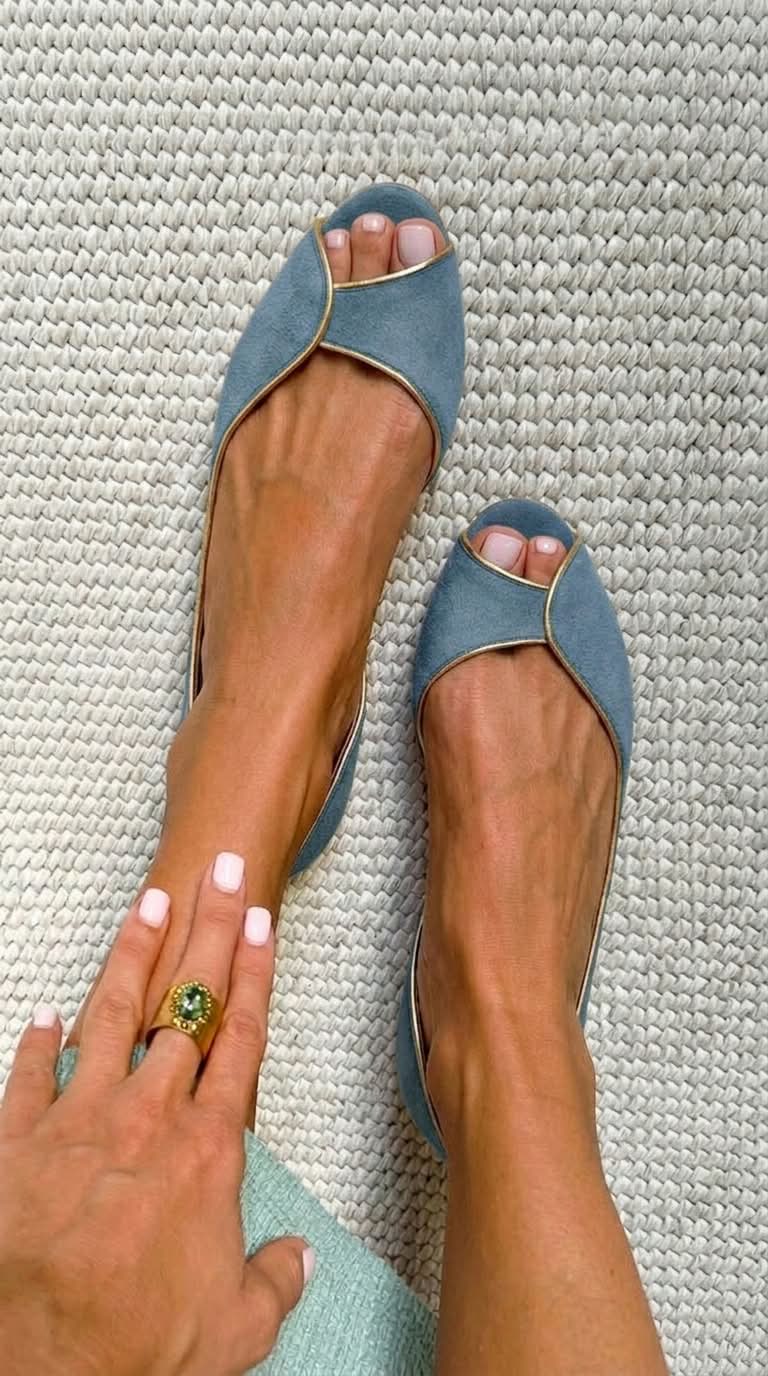 Ballerine D'Orsay in Pelle Scamosciata con Punta Aperta in Beige e Oro