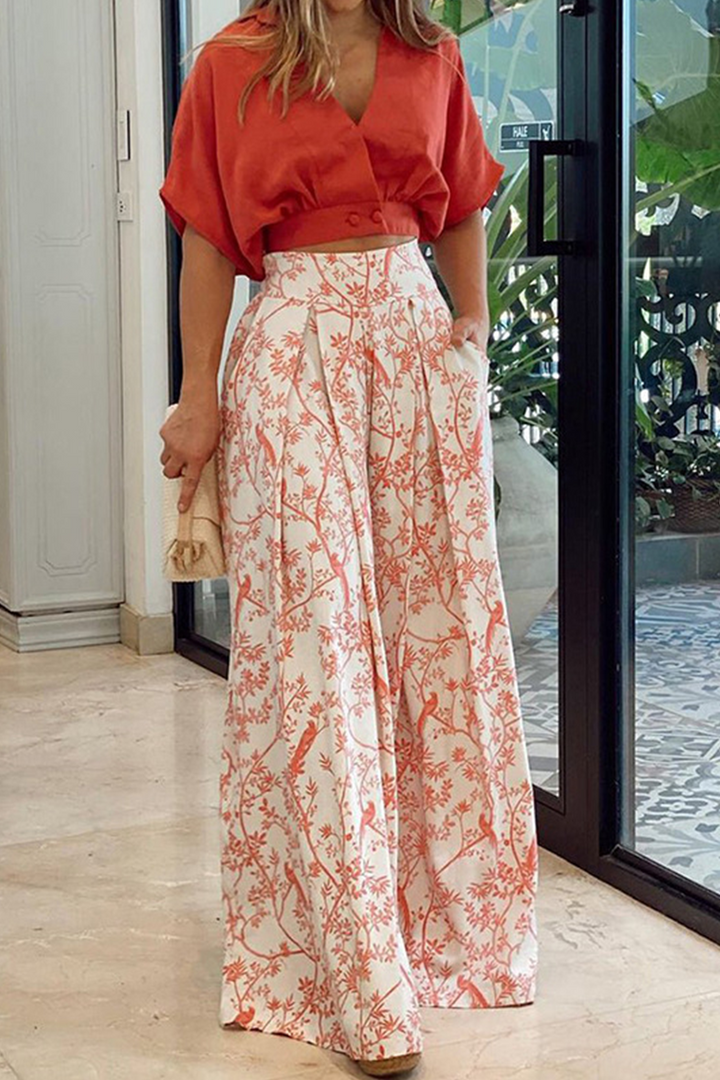 Set di due pezzi con blusa a V e pantaloni a gamba larga