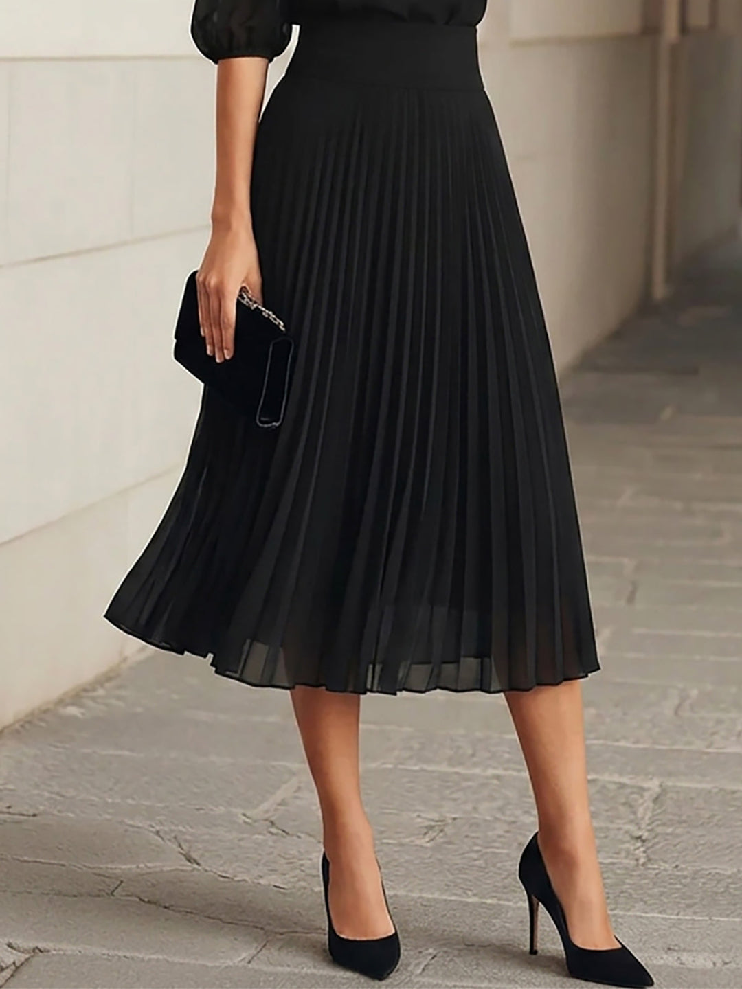 Set di Tre Pezzi: Top in Chiffon Nero e Gonna Midi Plissettata