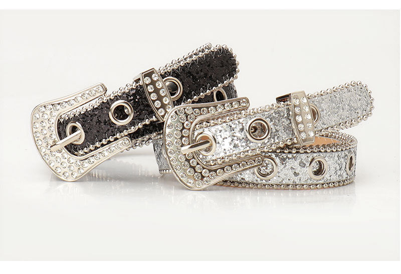 Cintura da donna con fibbia in strass alla moda e unica