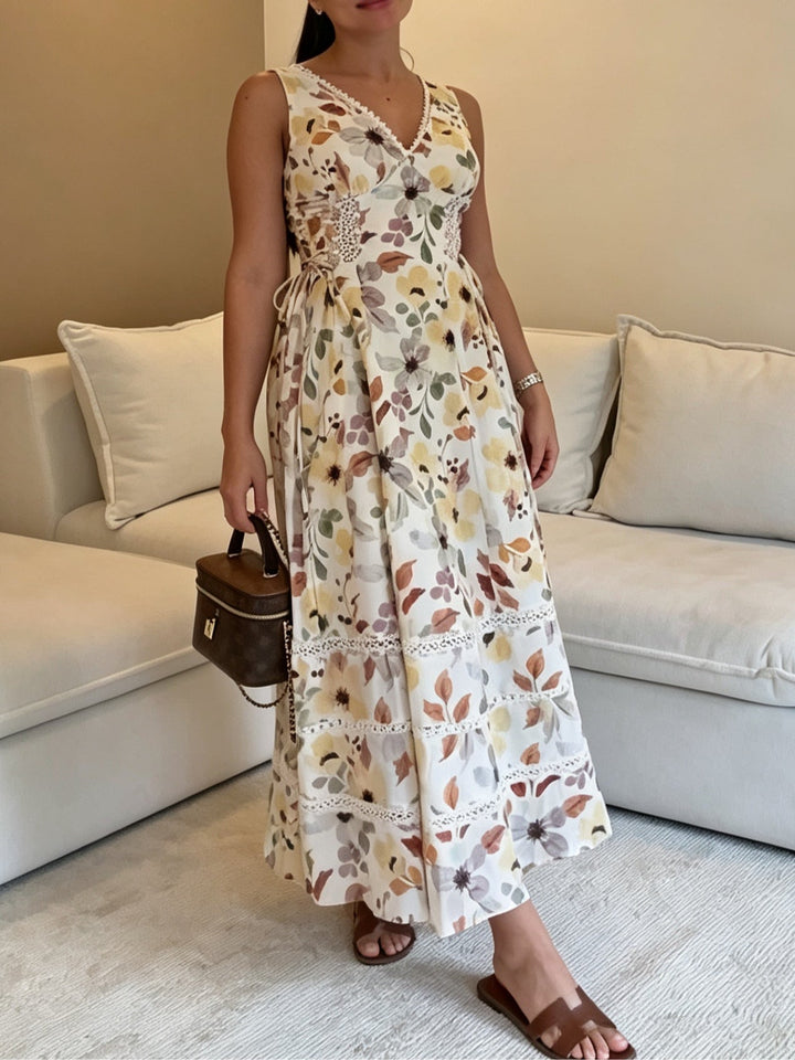 Abito Maxi Elegante Stampato con Pannelli in Pizzo e Dettaglio in Pizzo alla Vita