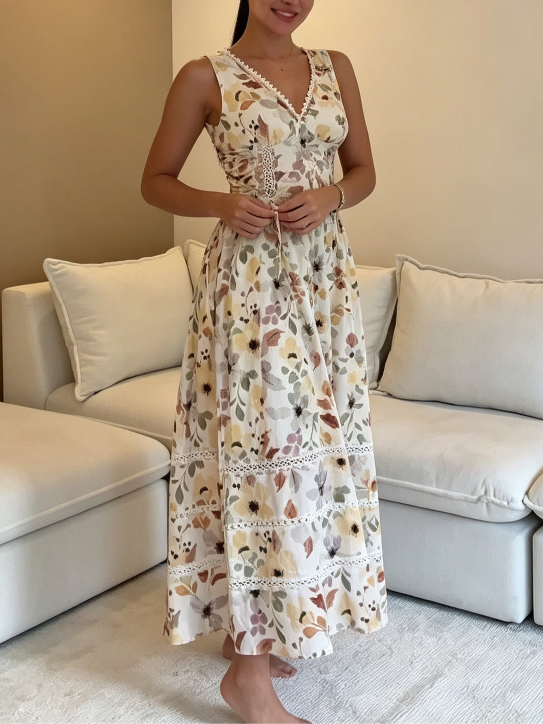 Abito Maxi Elegante Stampato con Pannelli in Pizzo e Dettaglio in Pizzo alla Vita