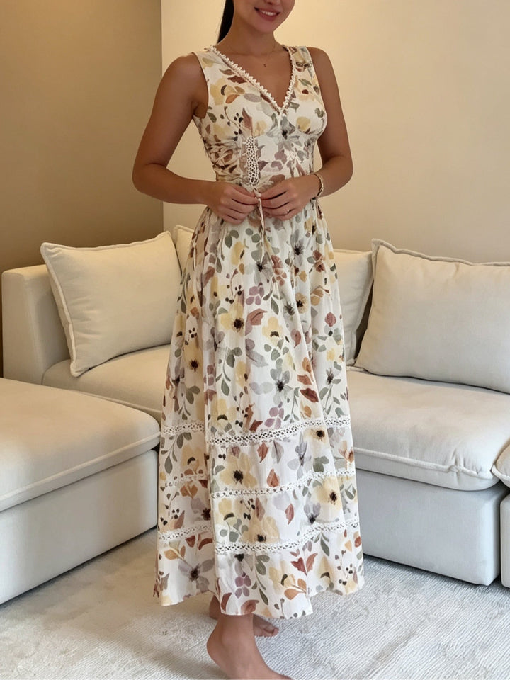 Abito Maxi Elegante Stampato con Pannelli in Pizzo e Dettaglio in Pizzo alla Vita