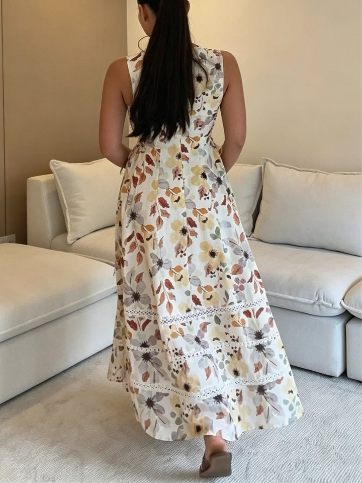 Abito Maxi Elegante Stampato con Pannelli in Pizzo e Dettaglio in Pizzo alla Vita