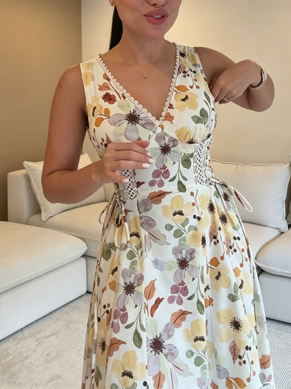 Abito Maxi Elegante Stampato con Pannelli in Pizzo e Dettaglio in Pizzo alla Vita