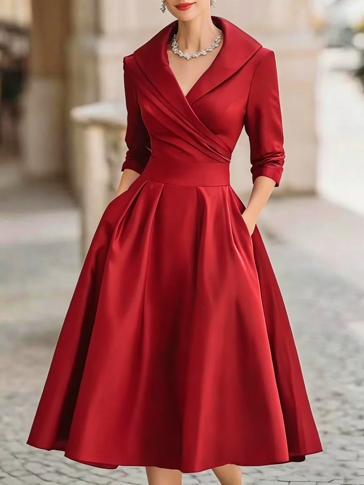 Elegante Vestito Midi A-Line in Satin Nero Plissettato con Scollatura a V