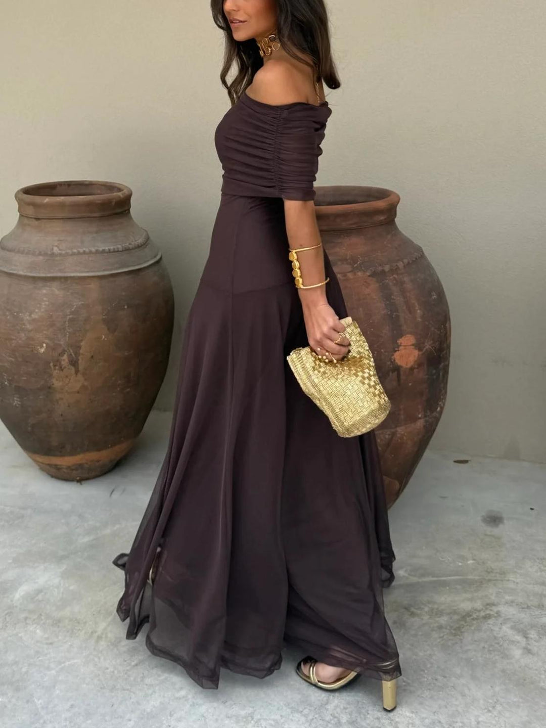 Abito Maxi in Rete con Spalla Scoperta Marrone