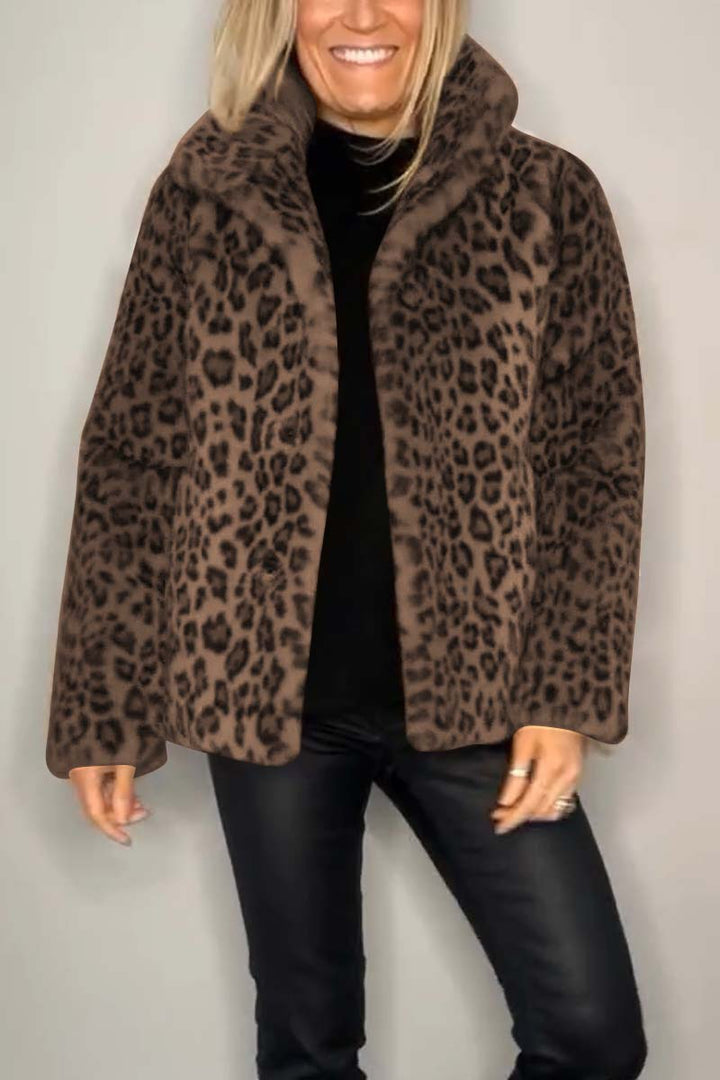 Cappotto in pelliccia sintetica a metà lunghezza con stampa leopardata elegante