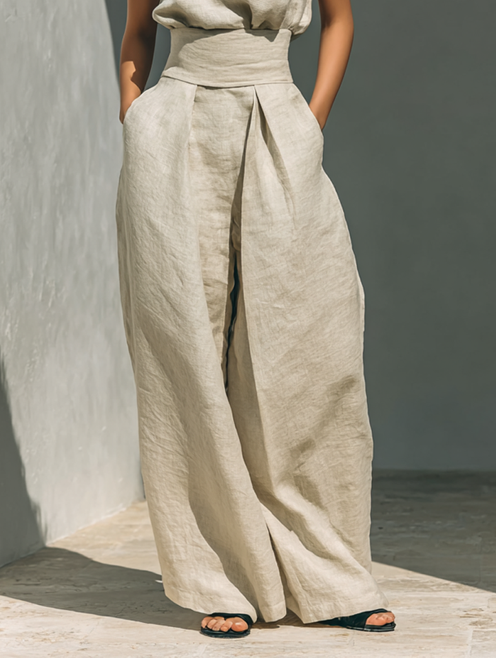 Set minimalista da donna con blusa senza maniche e pantaloni a gamba larga