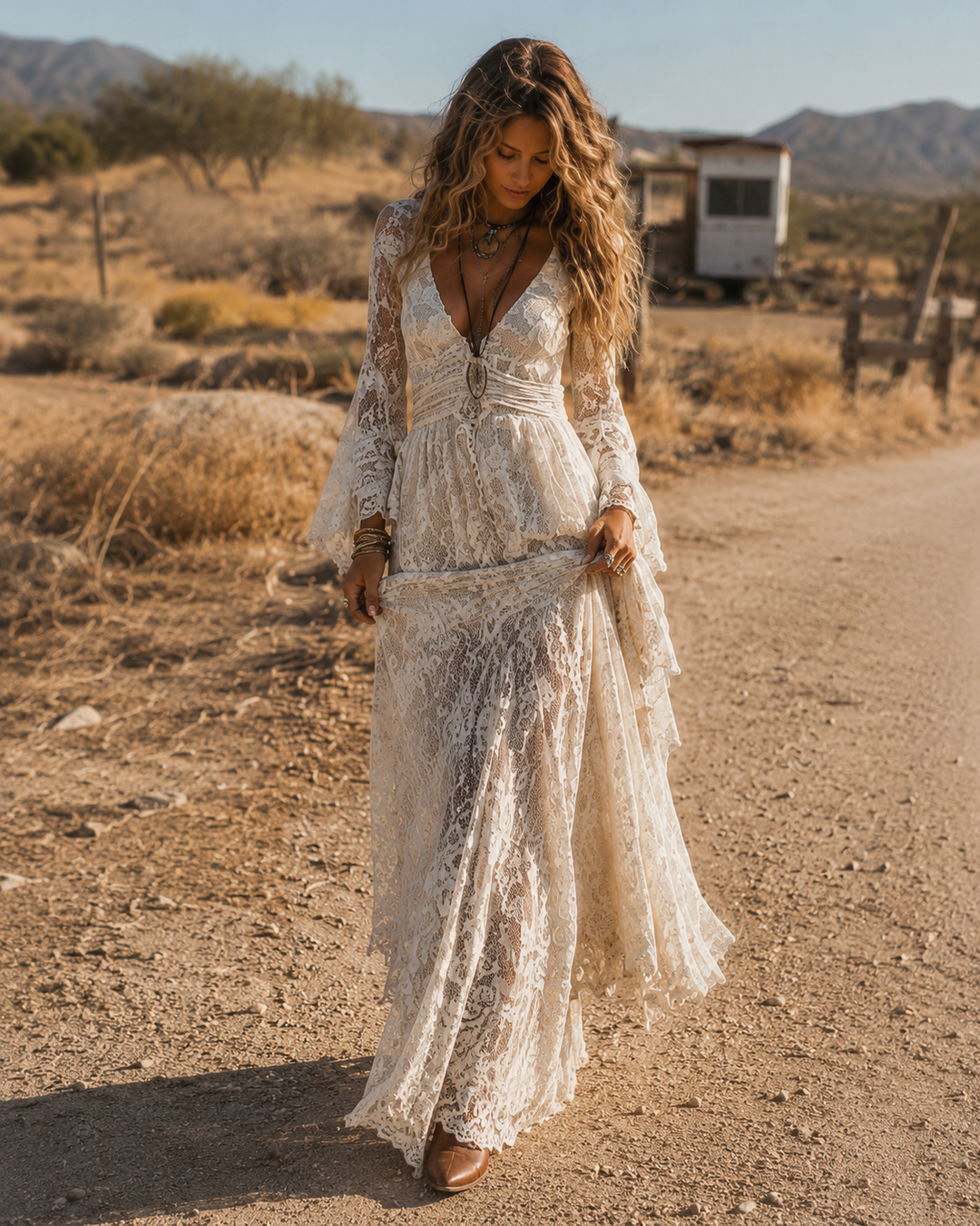 Abito Maxi Bohemien in Pizzo Apricot con Scollo a V e Maniche a Campana