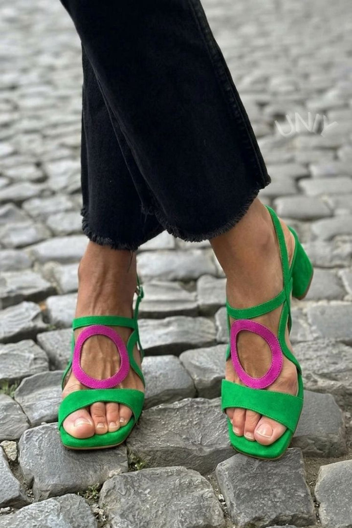 Sandali con Punta Quadrata e Intaglio Rotondo