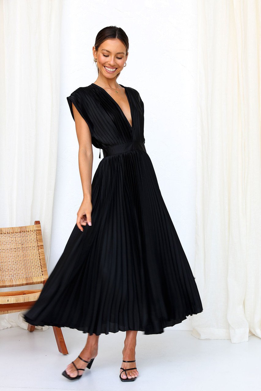 Elegante Abito Midi Fluido con V-Scollo e Pieghe in Satin
