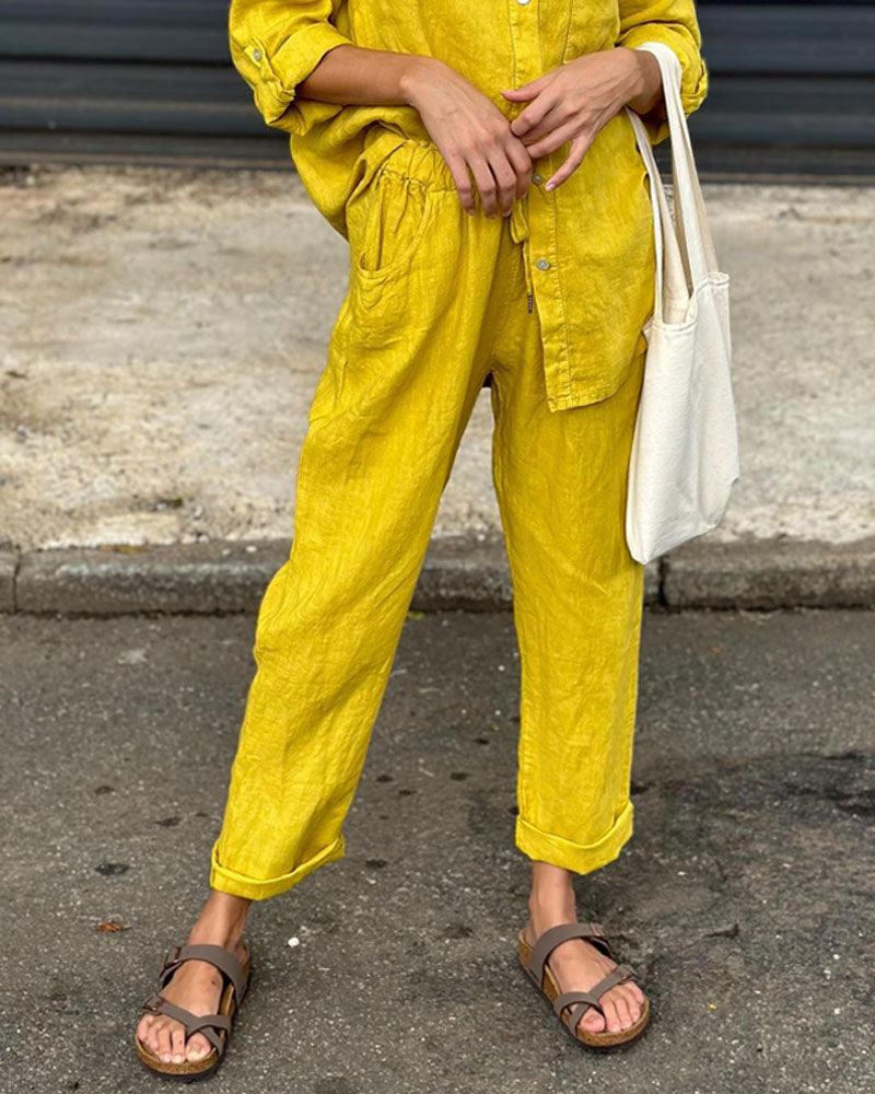 Set di due pezzi in cotone e lino con camicia e pantaloni a V collo in tinta unita