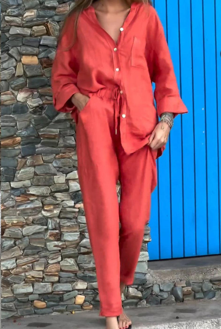 Set di due pezzi in cotone e lino con camicia e pantaloni a V collo in tinta unita