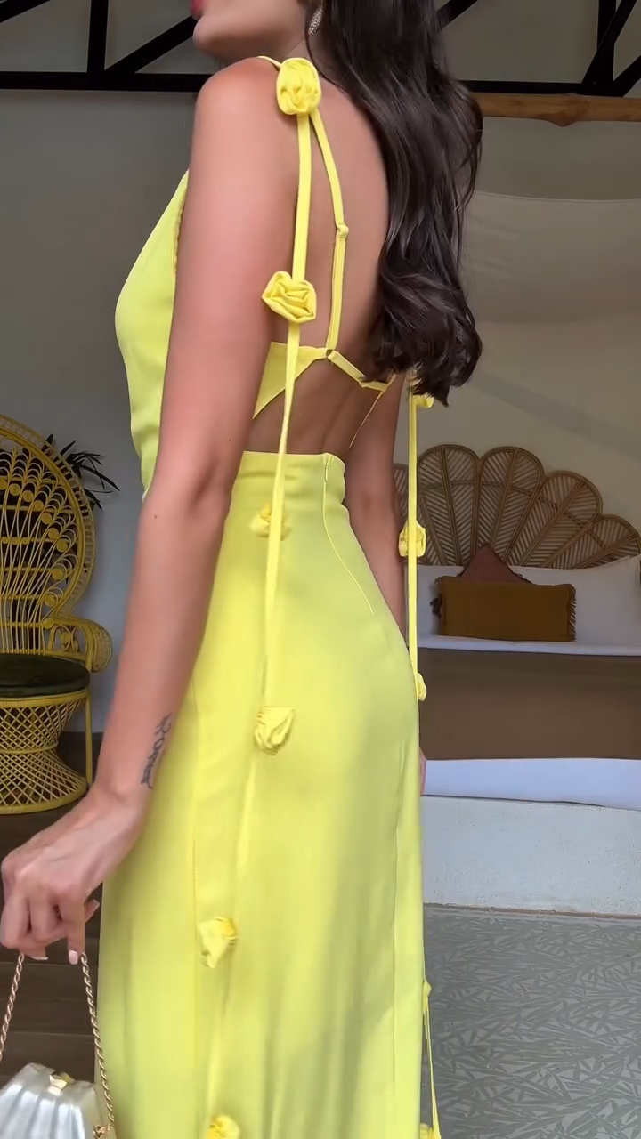 Abito Maxi Halter con Spalline a Fiore e Schiena Scoperta