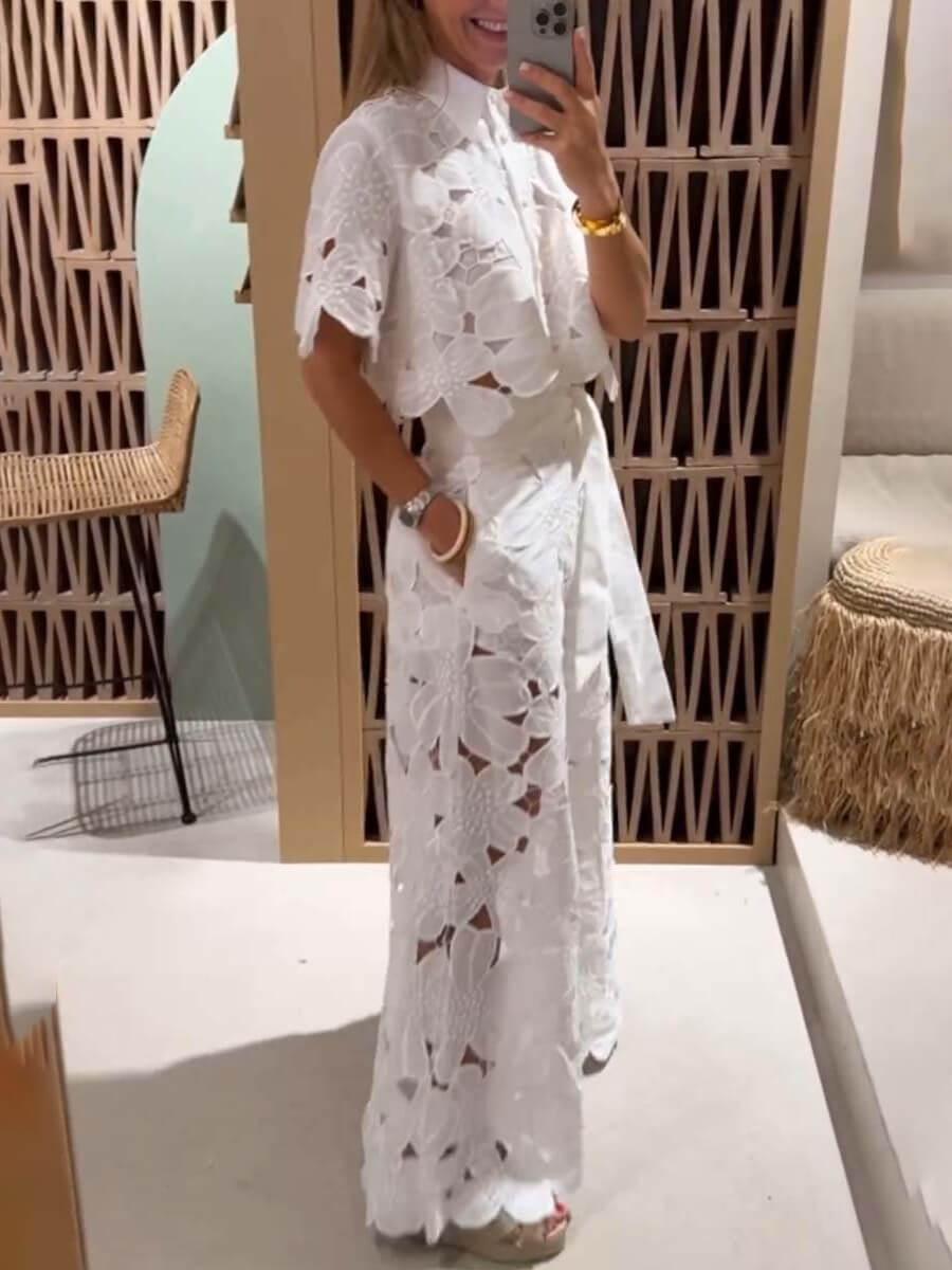 Seducente completo in pizzo con ricami floreali