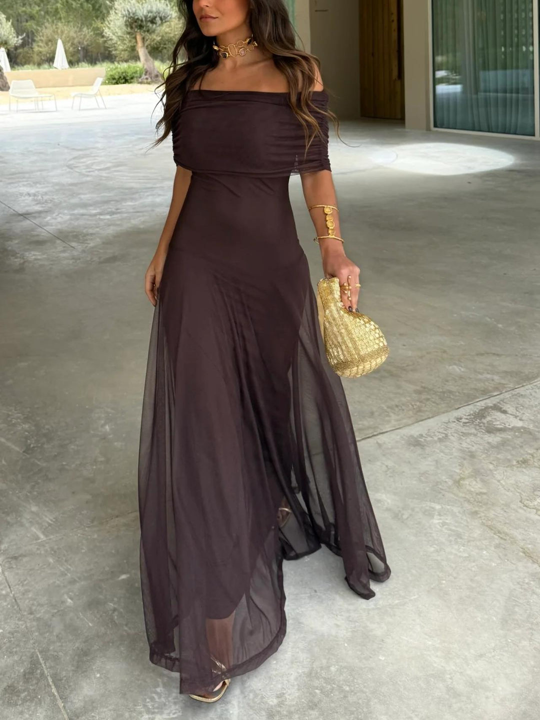 Abito Maxi in Rete con Spalla Scoperta Marrone