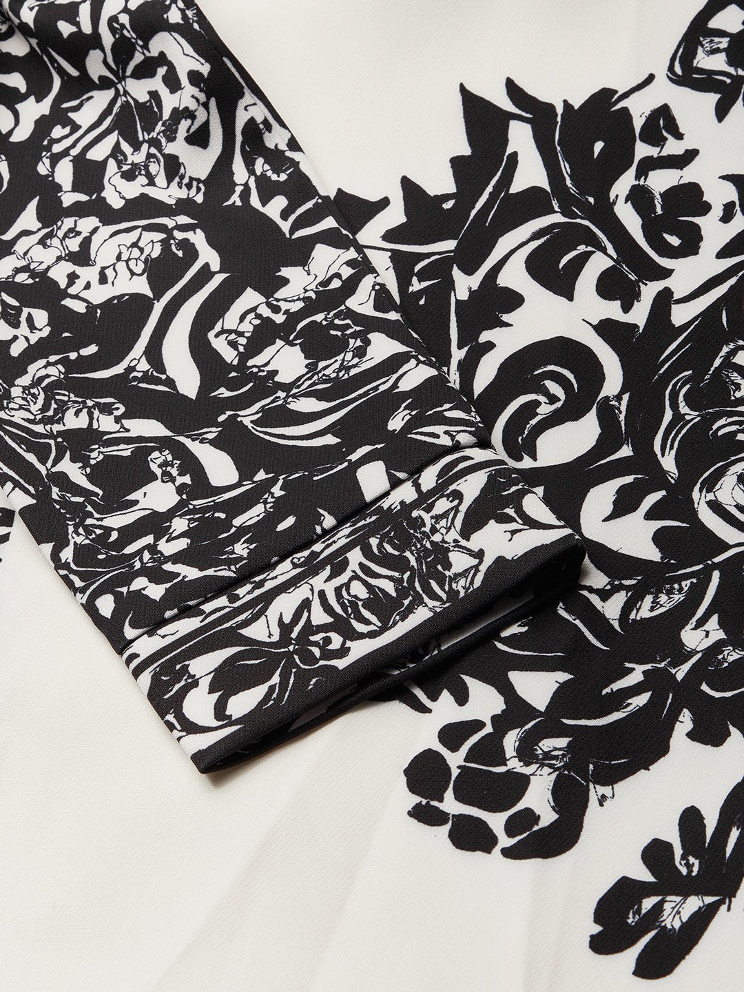 Salopette Harem Vintage Floreale Nero e Bianco con Spalla Scoperta e Tasche