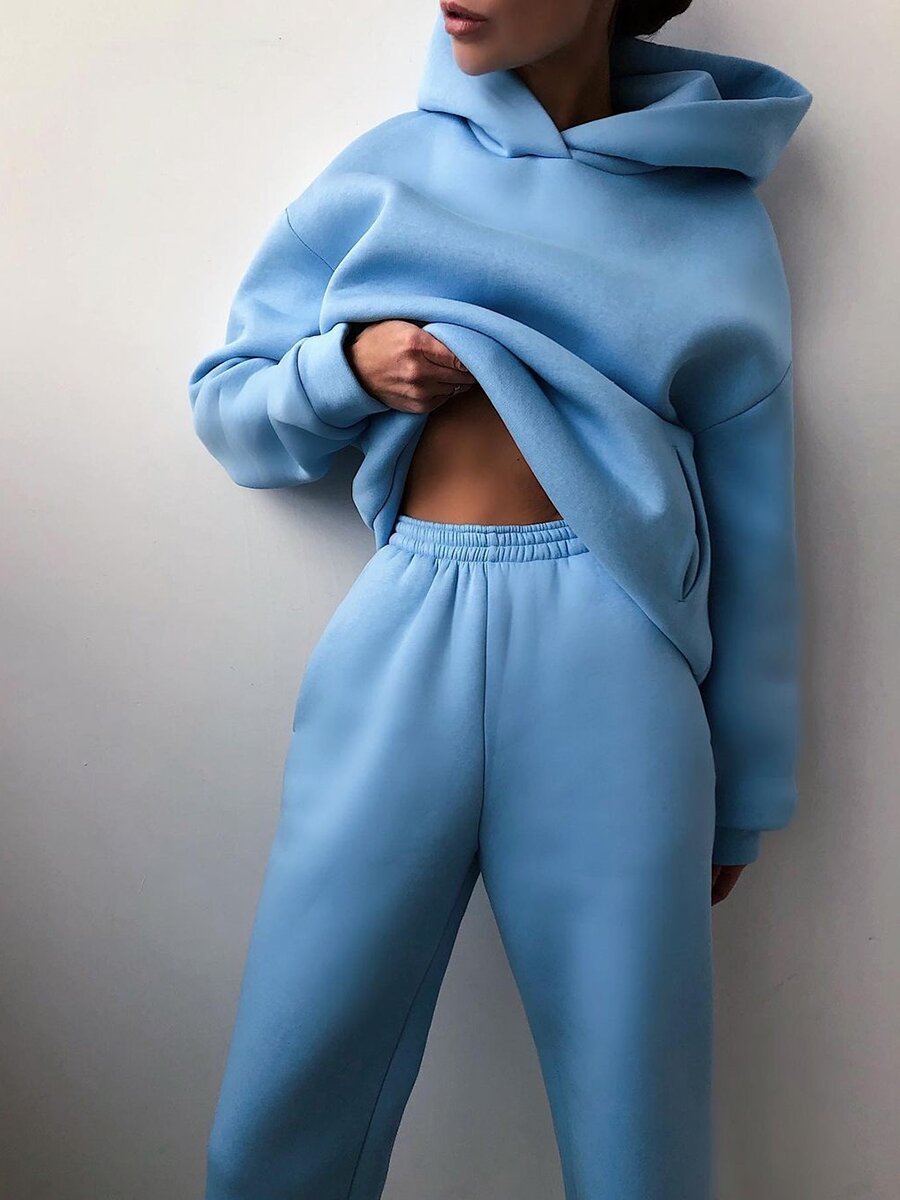 Completo Due Pezzi Casual con Cappuccio di Colore Unito