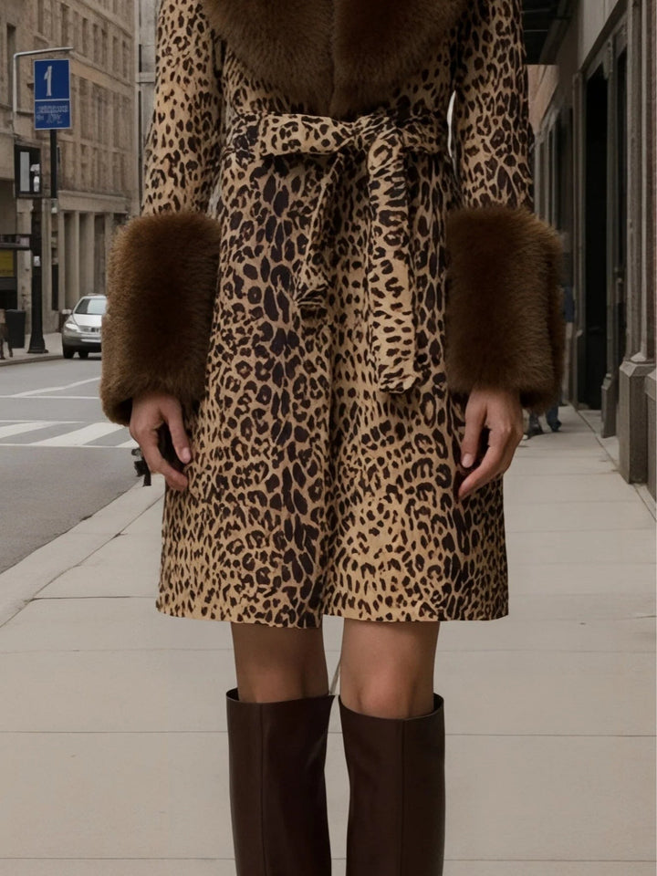 Cappotto in peluche patchwork con stampa leopardata