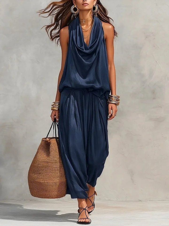 Set Top Senza Maniche con Collo All'Americana e Pantaloni Plissettati
