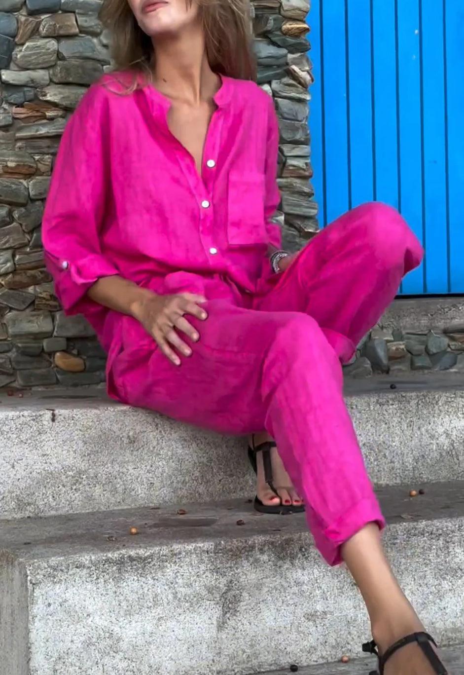 Set di due pezzi in cotone e lino con camicia e pantaloni a V collo in tinta unita