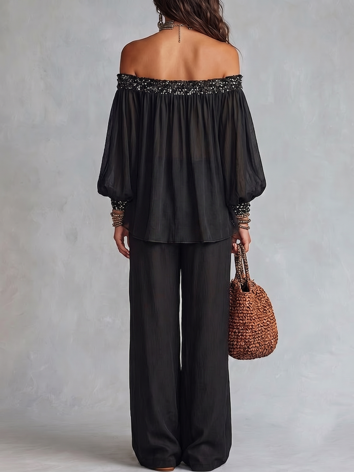 Top Nero Senza Spalline Con Paillettes Abbinato A Pantaloni Larghi Con Coulisse