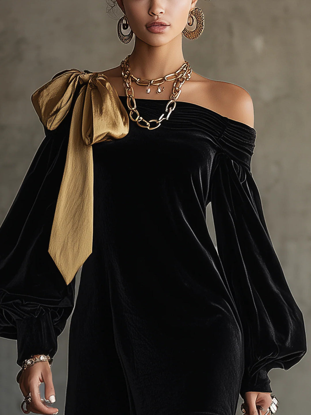 Abito Mini Off The Shoulder in Velluto Nero e Pannelli in Raso Oro