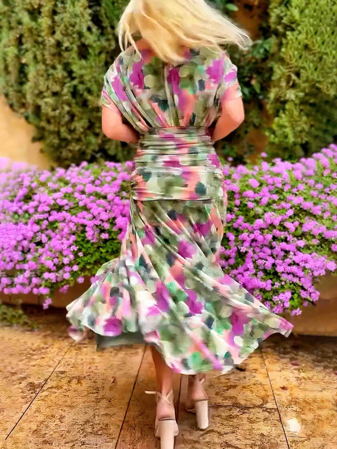 Elegante Maxi Dress da Festa con Stampa Floreale Fantasia e Scollo a V