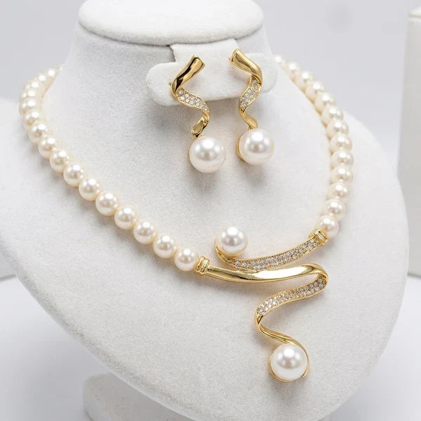 Set collana e orecchini con perle naturali