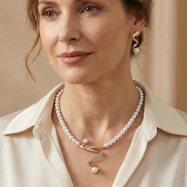 Set collana e orecchini con perle naturali