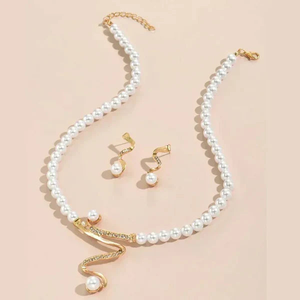 Set collana e orecchini con perle naturali