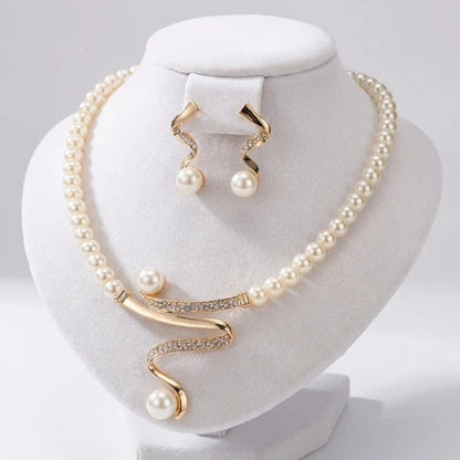 Set collana e orecchini con perle naturali